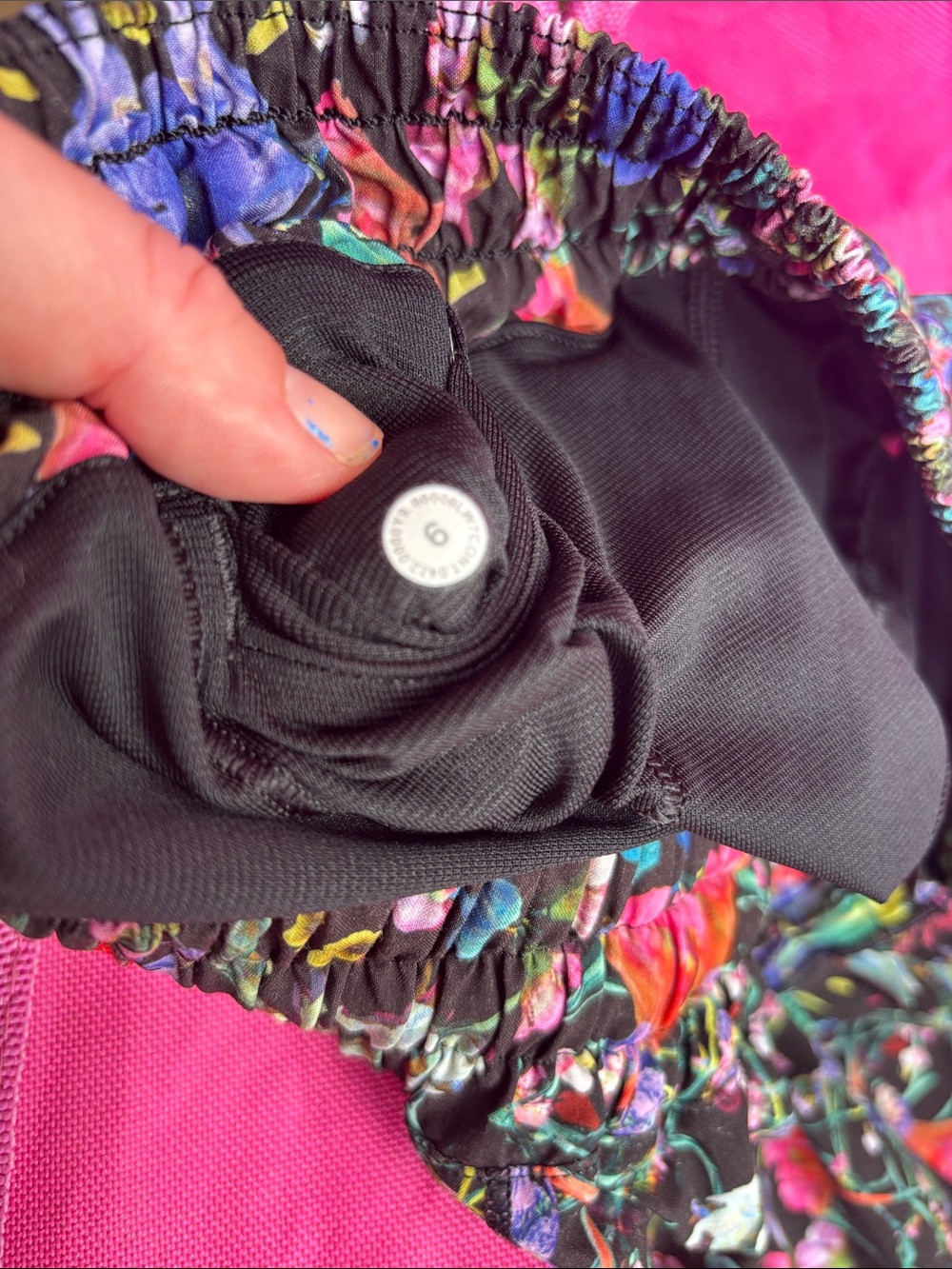 Lululemon hotty hot flowerscope athletic shorts! 6 - Picture 6 of 6